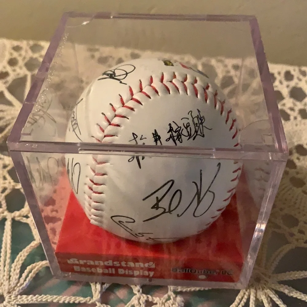 Digitally Autographed Team Baseball I don’t know anything about it team/year
